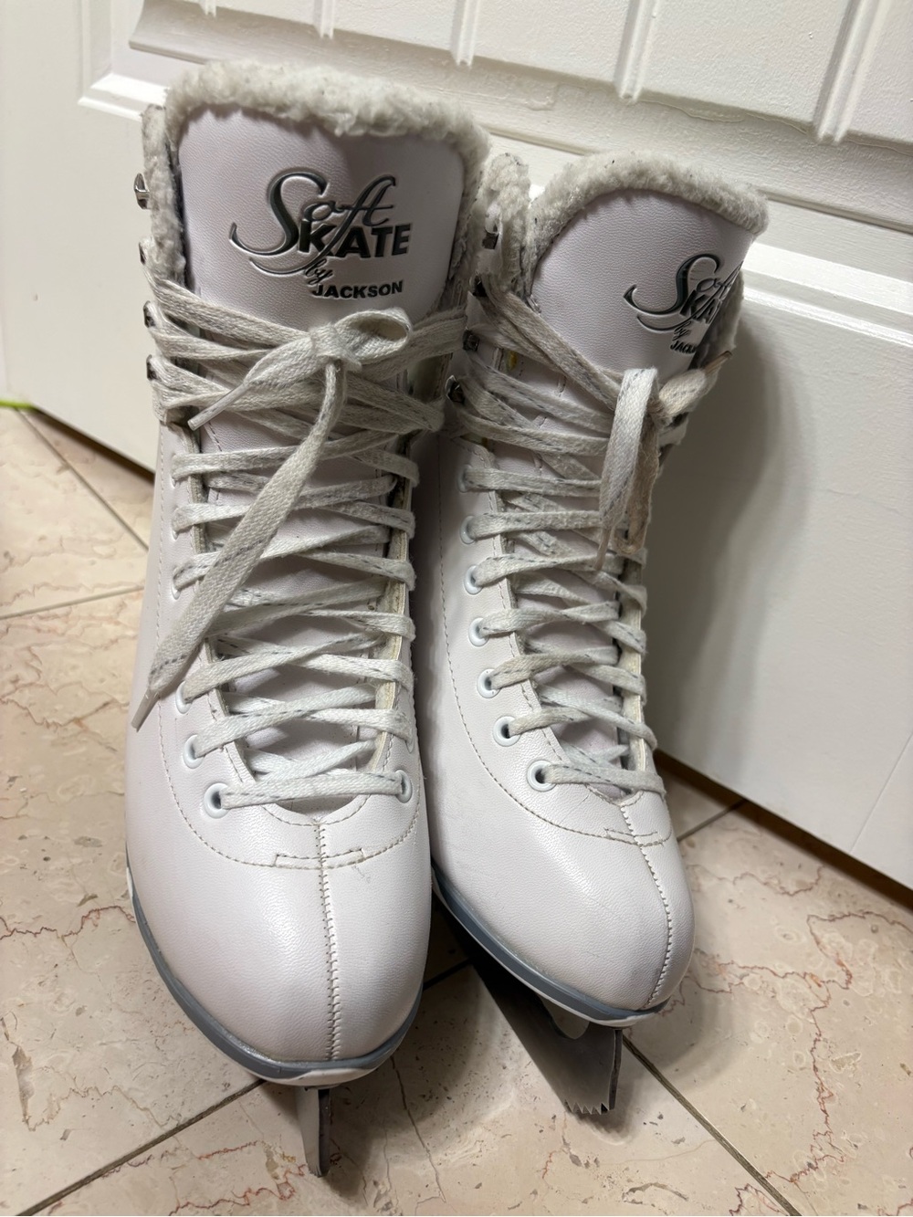 Jackson Ladies Size 7 SoftSkates Figure Skates- Excellent condition